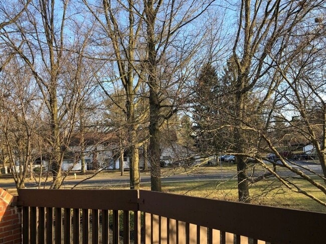 Building Photo - Immaculate 2 bedroom Loft Style Condo avai...