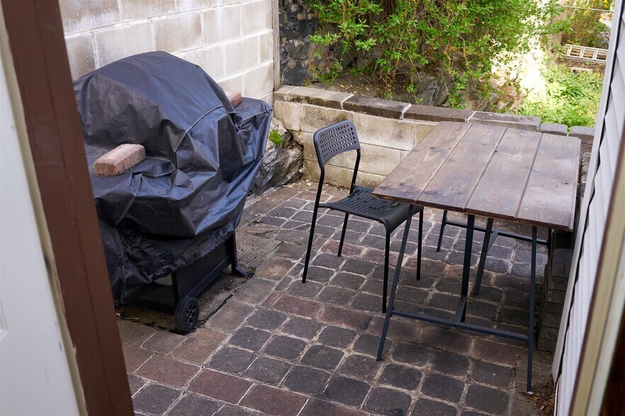 Building Photo - 19 Pitman St