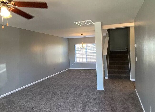 Building Photo - 521 Lone Rider Path