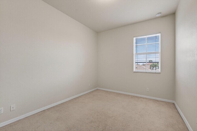 Building Photo - 136 Behring Way