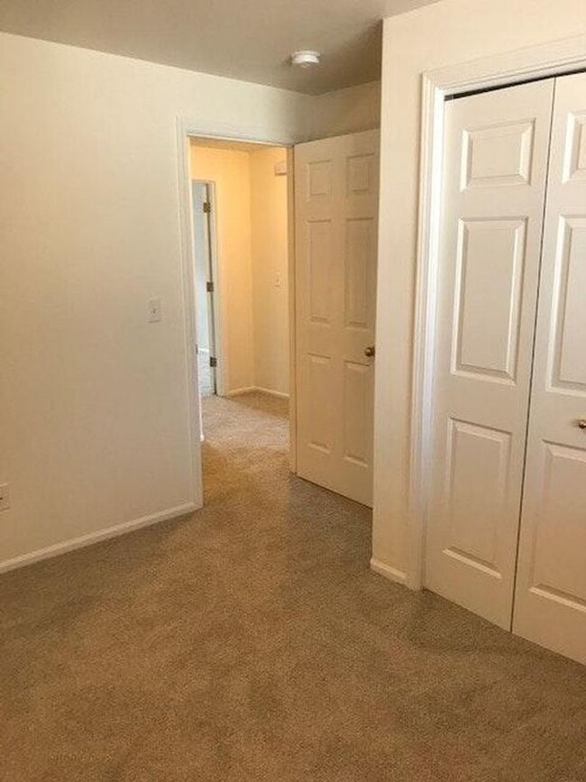 Building Photo - 3 Bed, 2.5 Bath Townhome In The Churchill ...