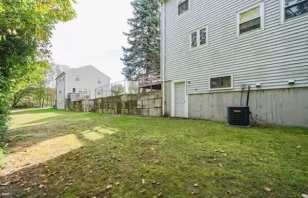 Building Photo - 13 Aiello Dr