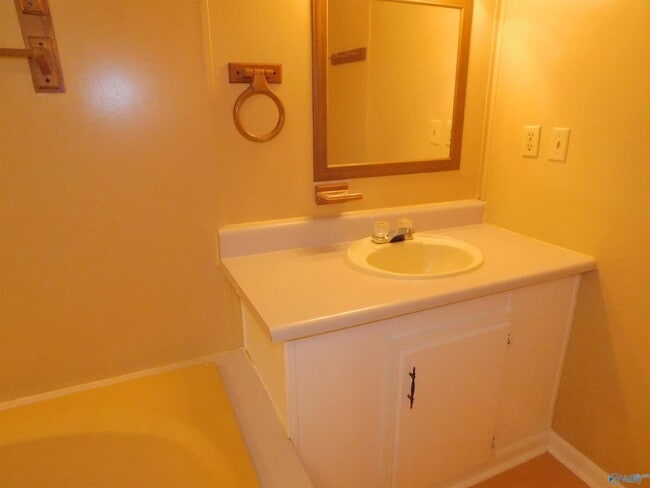 Building Photo - 498 Berry Hollow Rd