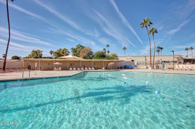 Building Photo - 10612 W Oakmont Dr