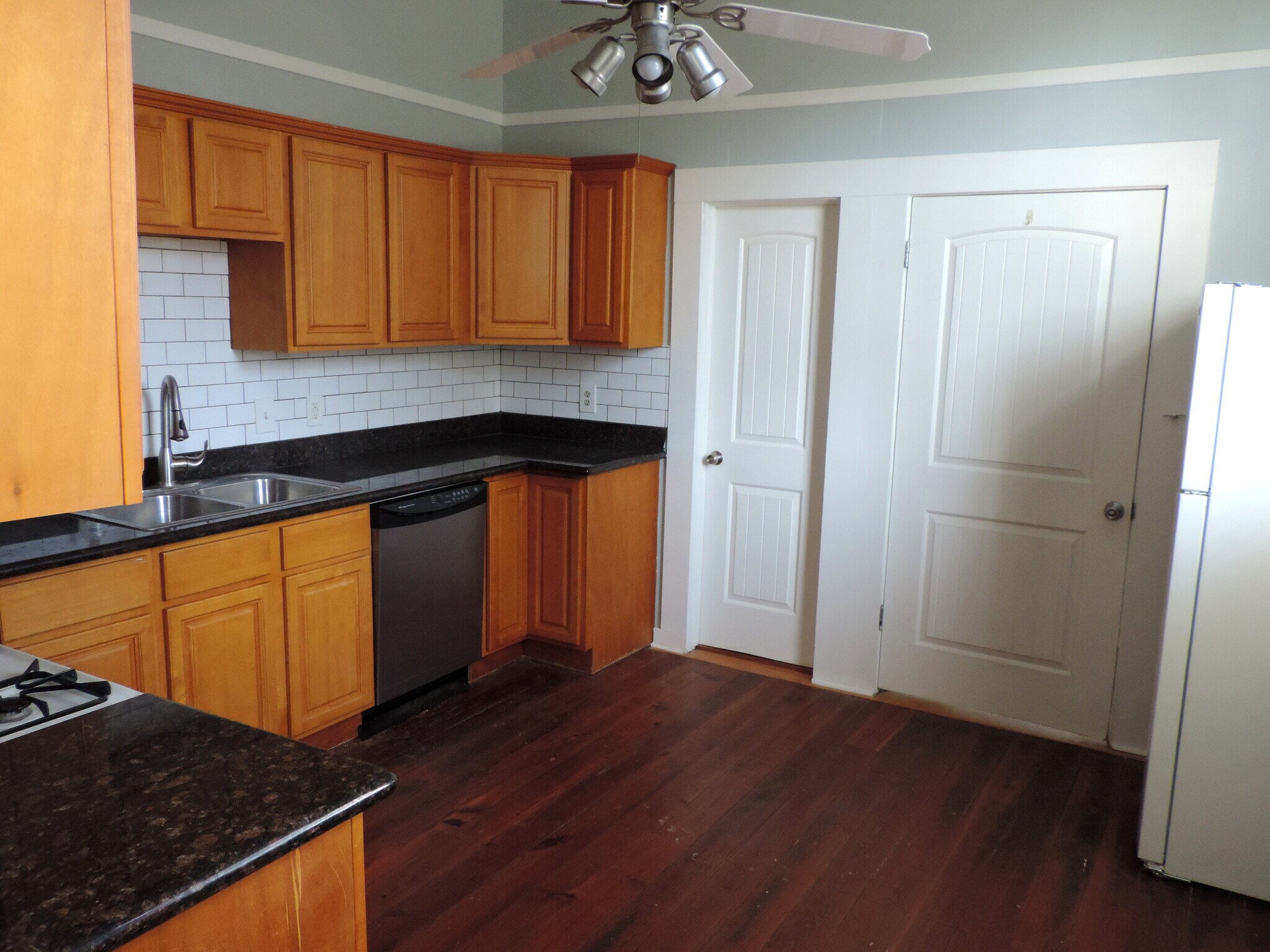 Kitchen - 3501 Annunciation St