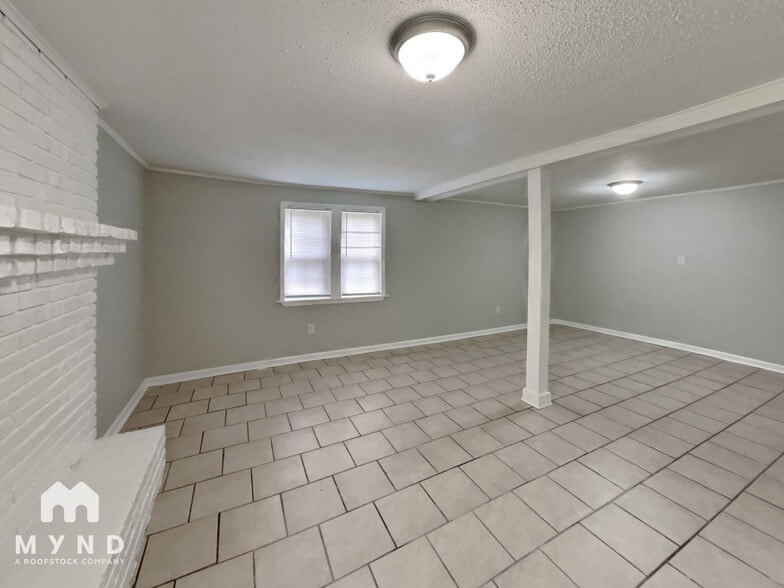 Building Photo - 4185 Yale Rd