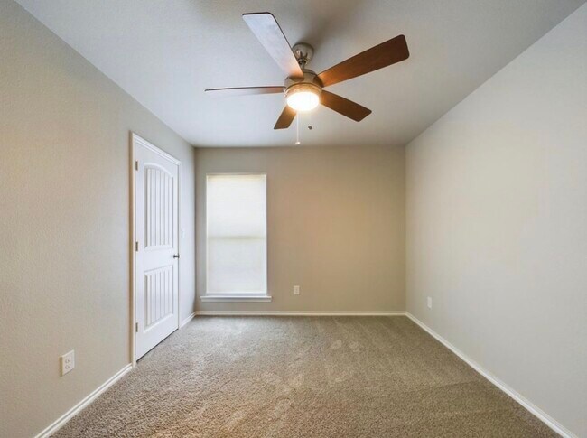 Building Photo - 2911 Urbana Pl