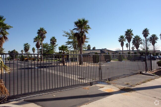 Building Photo - Hesperia Gardens