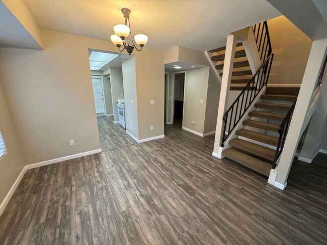 Building Photo - Beautiful Granite Hills Town Home