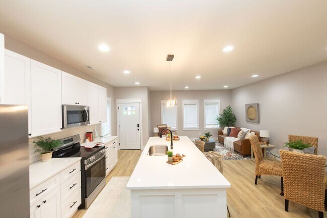 Building Photo - *August 2027* - Newly Built 5 Bed, 5 Bath ...