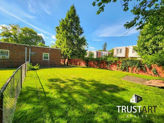 Building Photo - 2-bedroom house in Lawndale North East Phi...