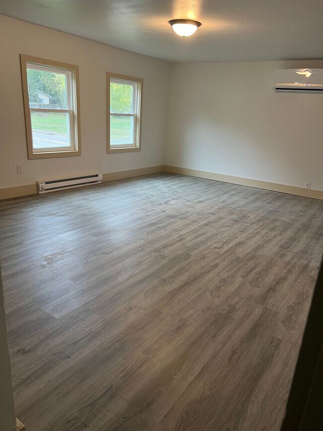 Building Photo - Available NOW