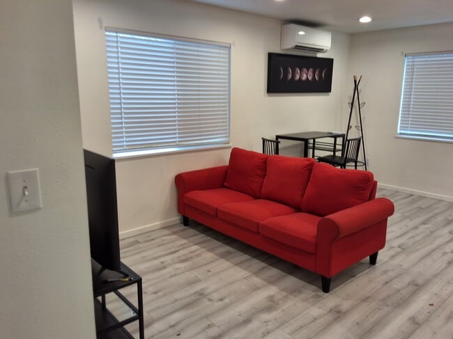 Building Photo - 720 S Southern St