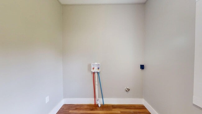 Building Photo - Madison/West Blvd neighborhood: 3 bedroom/...