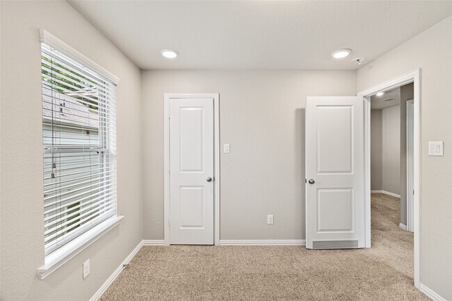 Building Photo - 134 Moon Dance Ct