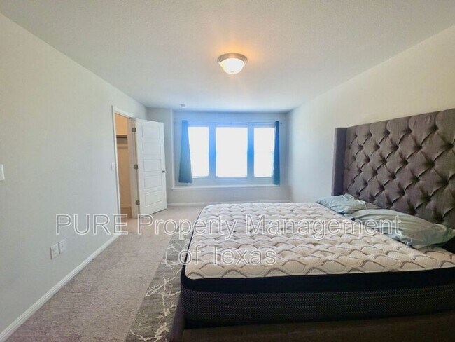 Building Photo - 10400 Alemoor Dr