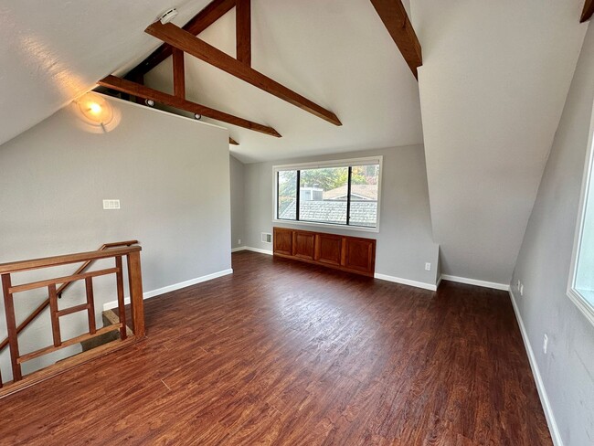 Building Photo - Charming Strawberry/Mill Valley Home w/Lar...