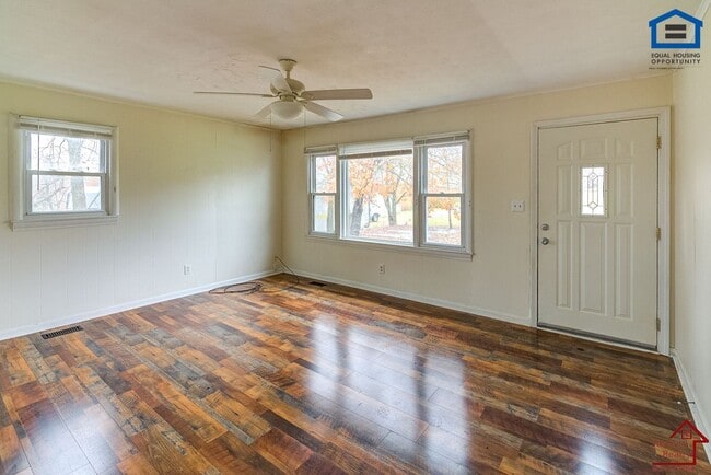 Building Photo - 1211 Dale Way