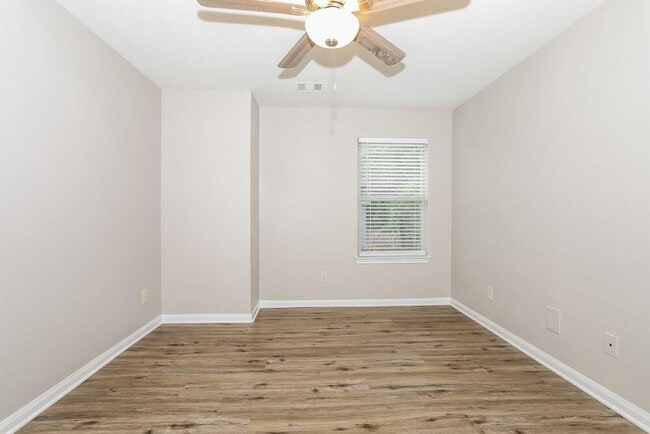 Building Photo - 719 Springwood Dr