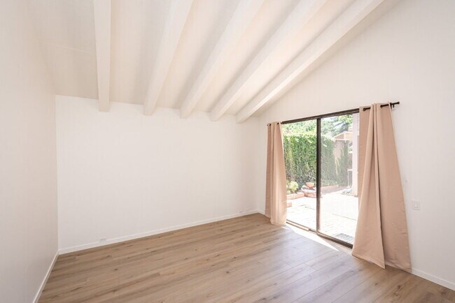 Building Photo - 478 Hartnell Pl