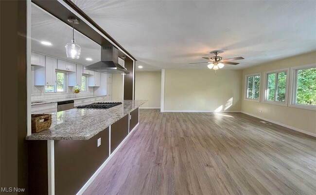 Building Photo - 9315 Glenwood Trail