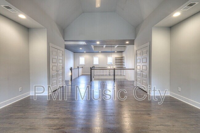 Building Photo - 1537B Battlefield Dr