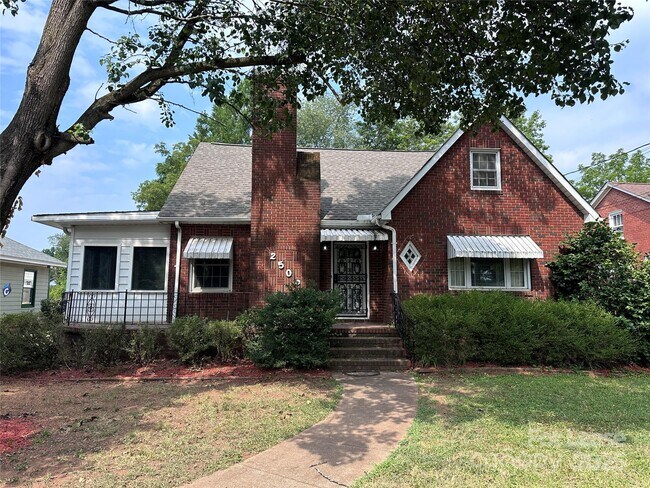 Primary Photo - 2505 Tuckaseegee Rd