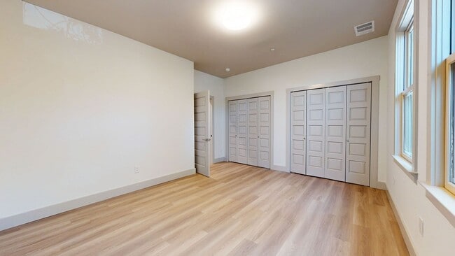 Building Photo - 2 Bedroom Brand New Upstairs Berkeley Unit!