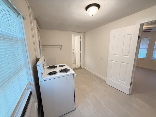 Building Photo - 17119 TX-35