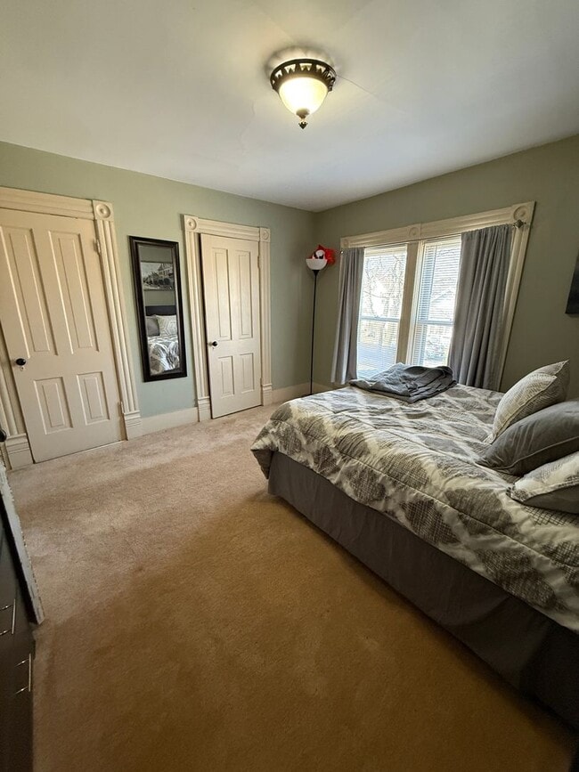 Building Photo - Four Bedroom House in La Crosse
