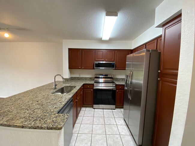 Building Photo - 13941 Fairway Island Dr