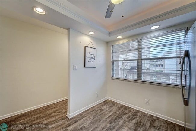 Building Photo - 4401 Martinique Ct