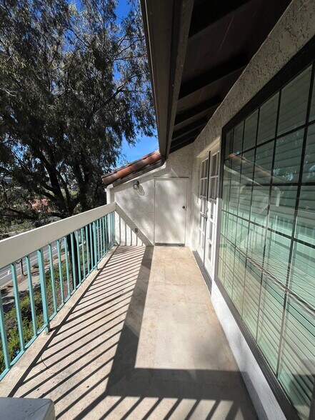 Patio with storage unit - 16274 Avenida Venusto