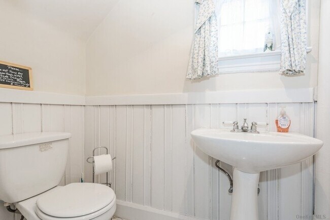 Building Photo - 161 W Beech St