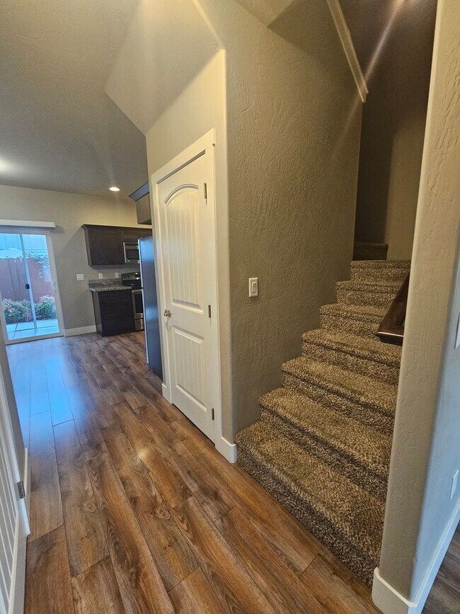 Building Photo - 1803012