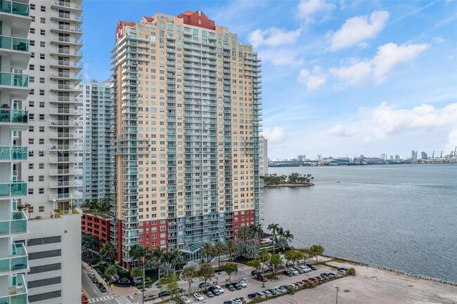 Building Photo - 1155 Brickell Bay Dr