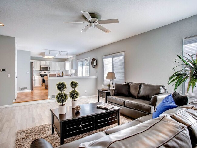 Building Photo - Gorgeous 4 Bed/3.5 Bath Home for Rent!