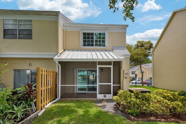 Building Photo - 2856 Belmont Ln