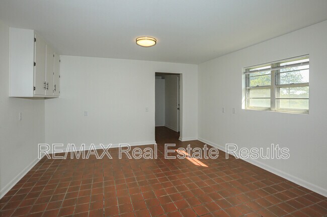 Building Photo - 1741 E 1st Ave