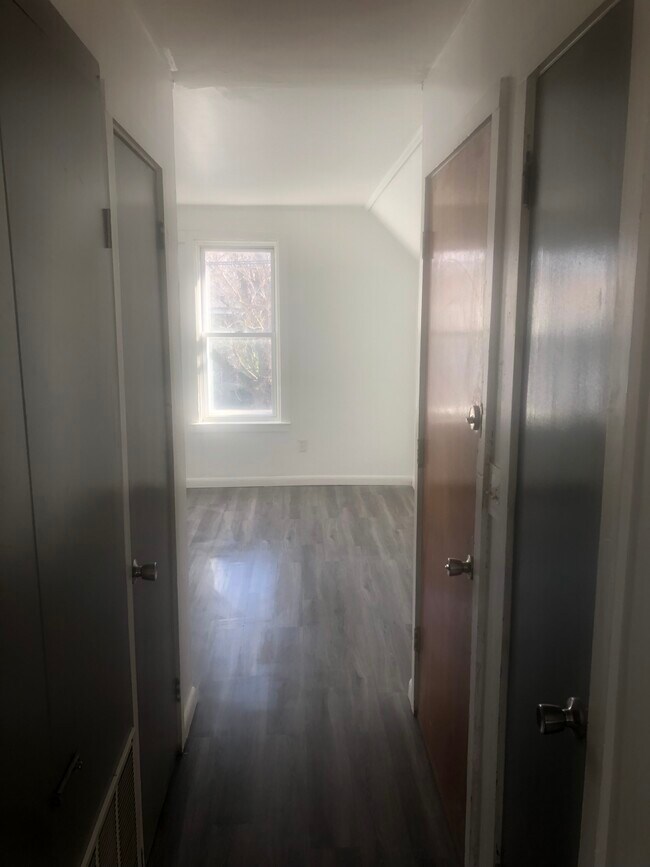 Building Photo - 146 Plymouth St