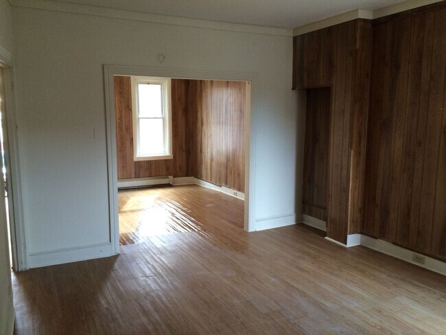 Building Photo - Three bedroom in Columbia