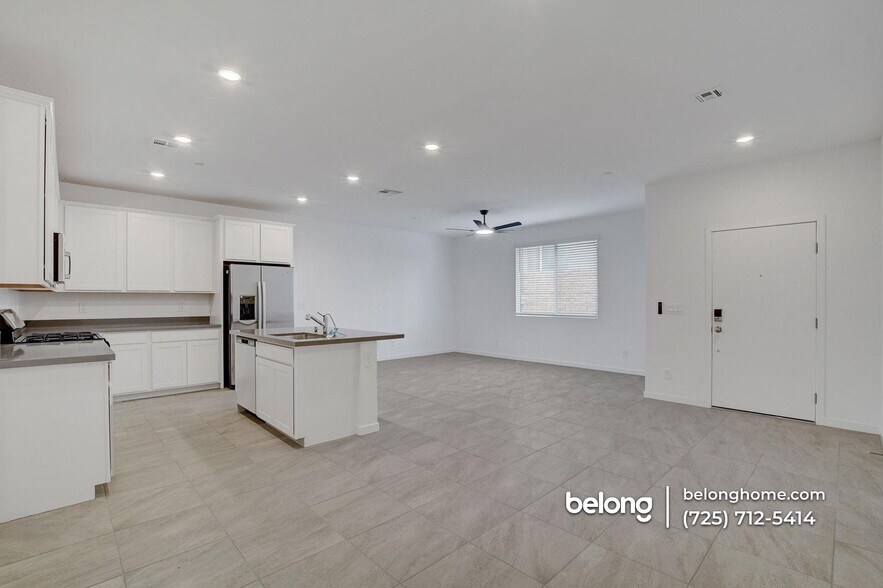 Building Photo - 1519 Layla Crossing Ave