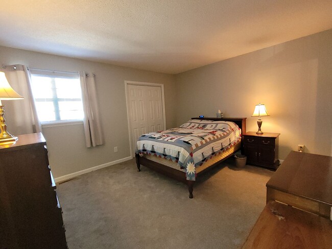 Building Photo - Fully furnished 3 BR, 3 BH, Newly renovate...