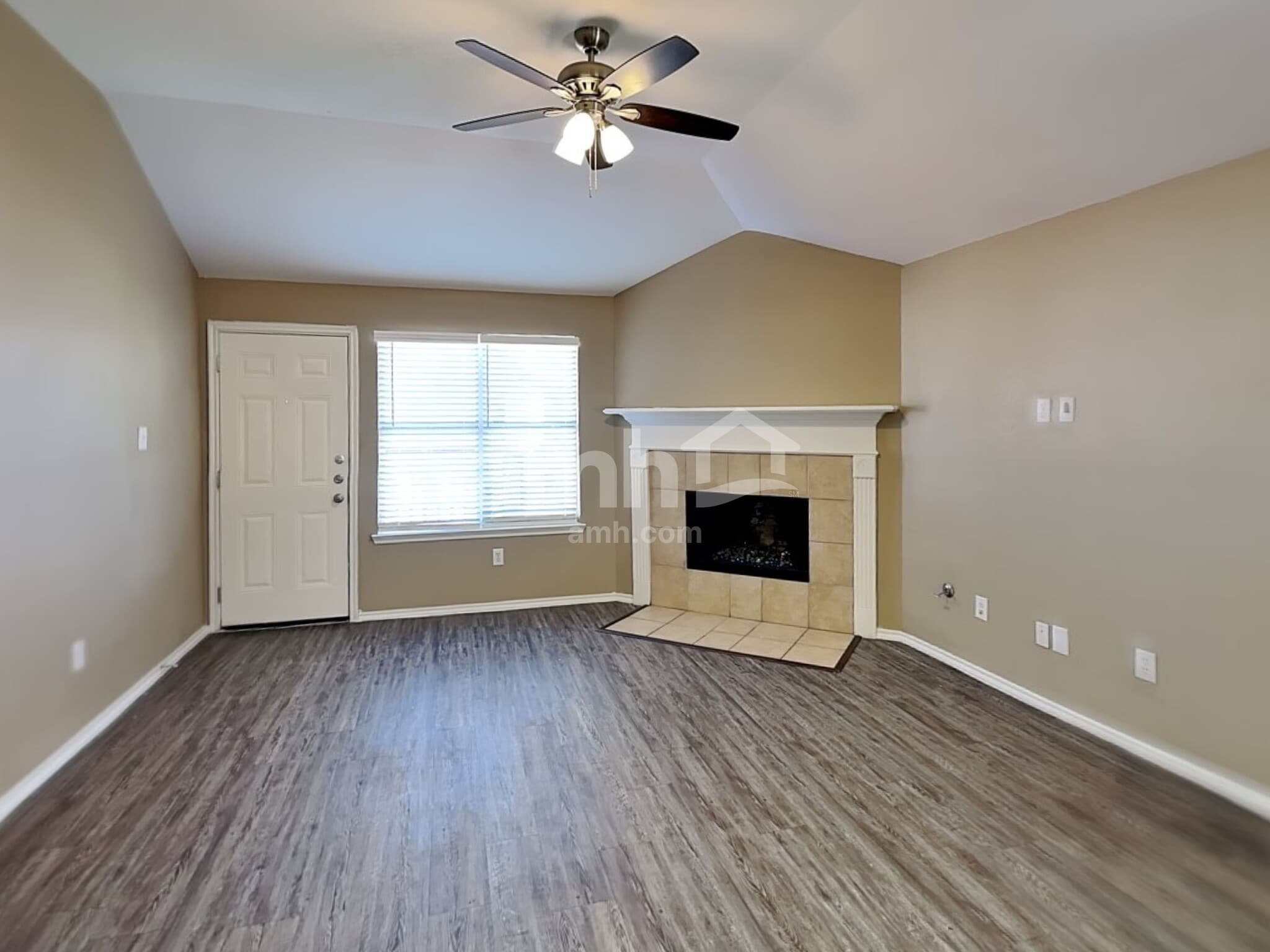 Building Photo - 18494 Sunrise Pines Dr