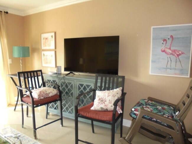 Building Photo - 400 N Riverside Dr