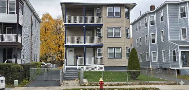 Building Photo - 2319 Main St