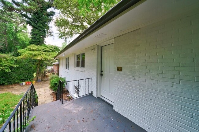 Building Photo - 254 Richardson Rd NW