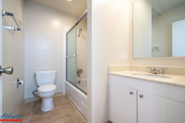 Building Photo - Willow Park | Stylish Condo | Newly Updated
