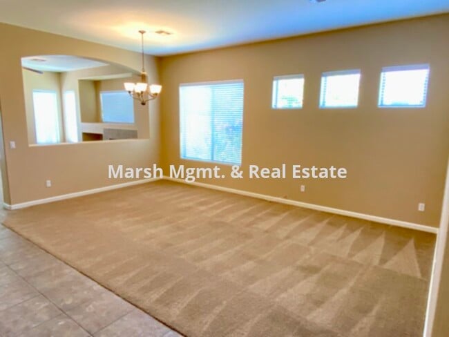 Building Photo - Very nice home with 2 bedrooms plus a den ...