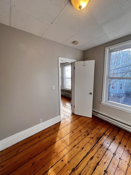 Building Photo - 9 School St